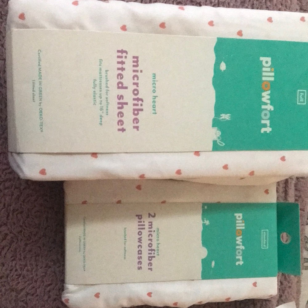 Full Size microfiber fitted sheet and 2 microfiber pillow cases standard